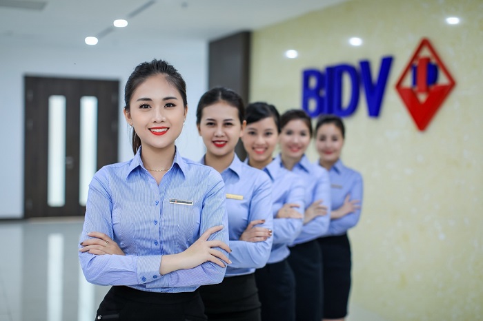 Mẫu đồng phục đẹp cho nhân viên ngân hàng