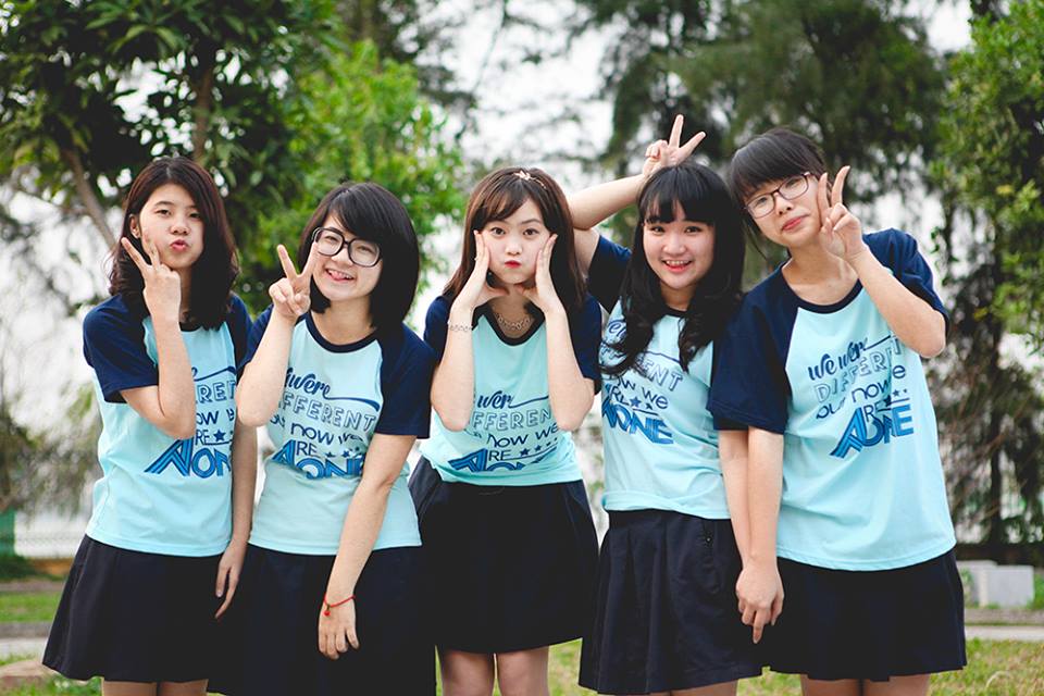 Áo đồng phục nữ là áo phông thể hiện sự trẻ trung, năng động Áo đồng phục nữ là áo phông thể hiện sự trẻ trung, năng động