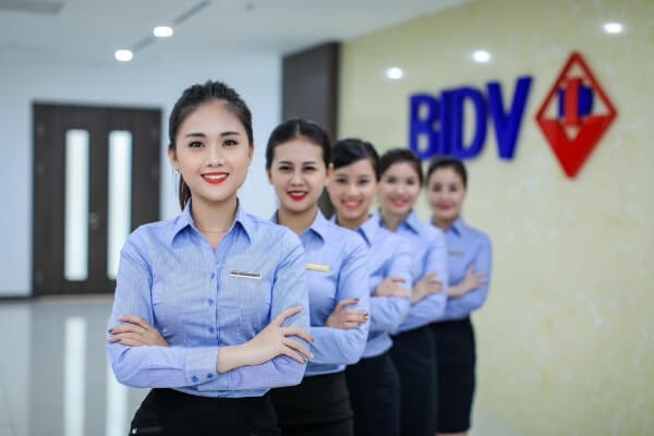 Áo sơ mi đồng phục thường có màu sắc nhẹ nhàng Áo sơ mi đồng phục thường có màu sắc nhẹ nhàng