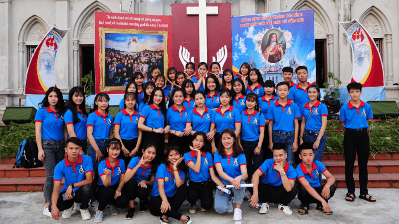 dồng phục công giáo hiện đại