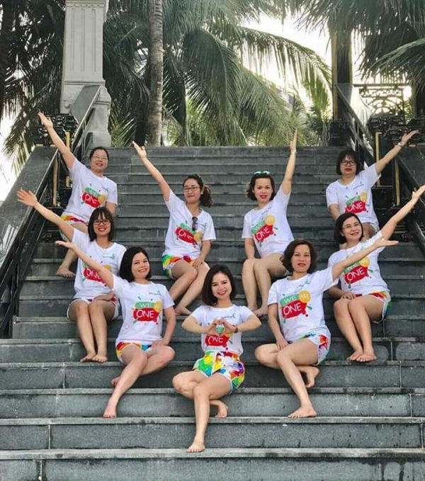 Mẫu đồng phục đi biển nhiều màu sắc Mẫu đồng phục đi biển nhiều màu sắc