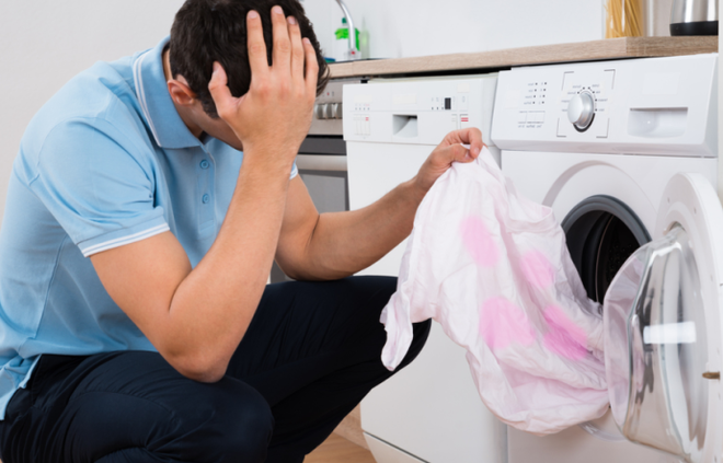 May đồng phục rẻ thường gặp phải tình trạng nhòe màu khi giặt