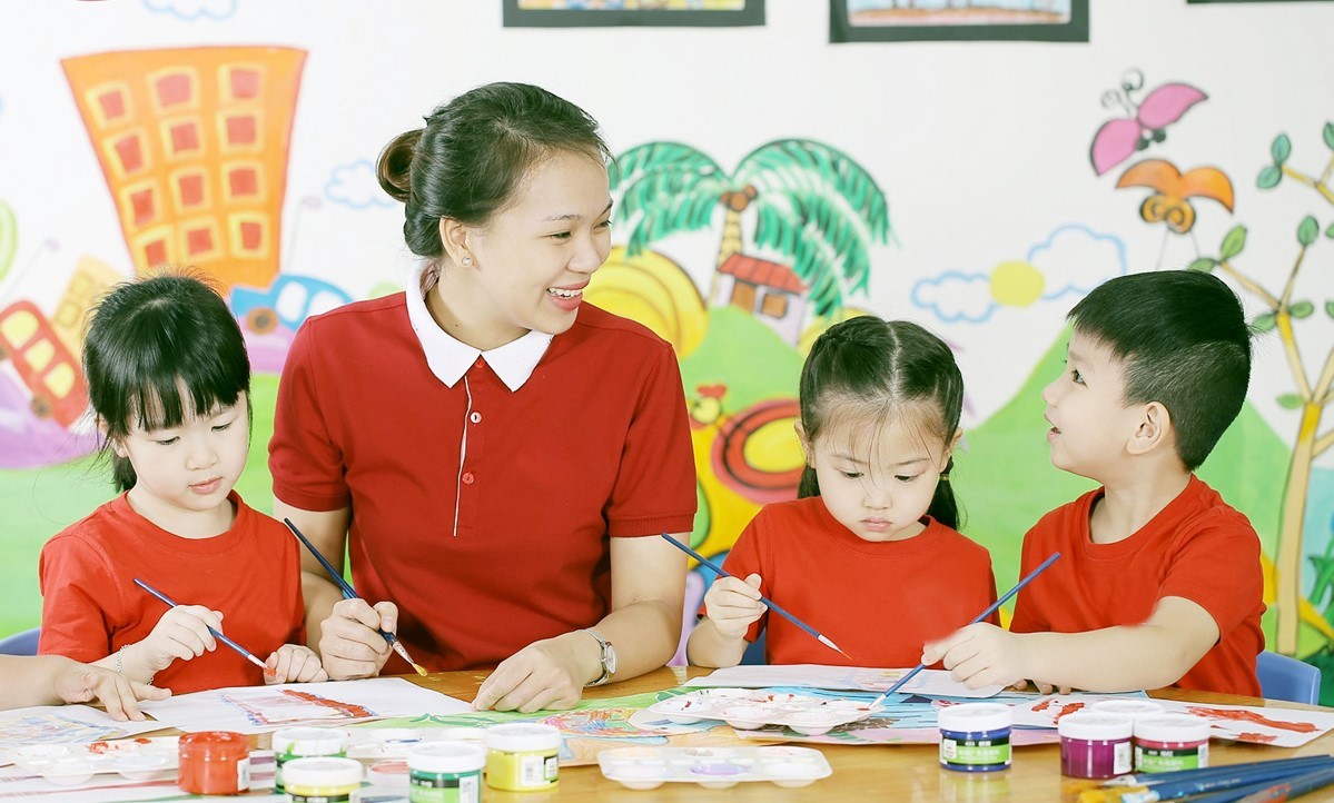 Đồng phục mầm non gồm trang phục cho bé và trang phục cho giáo viên