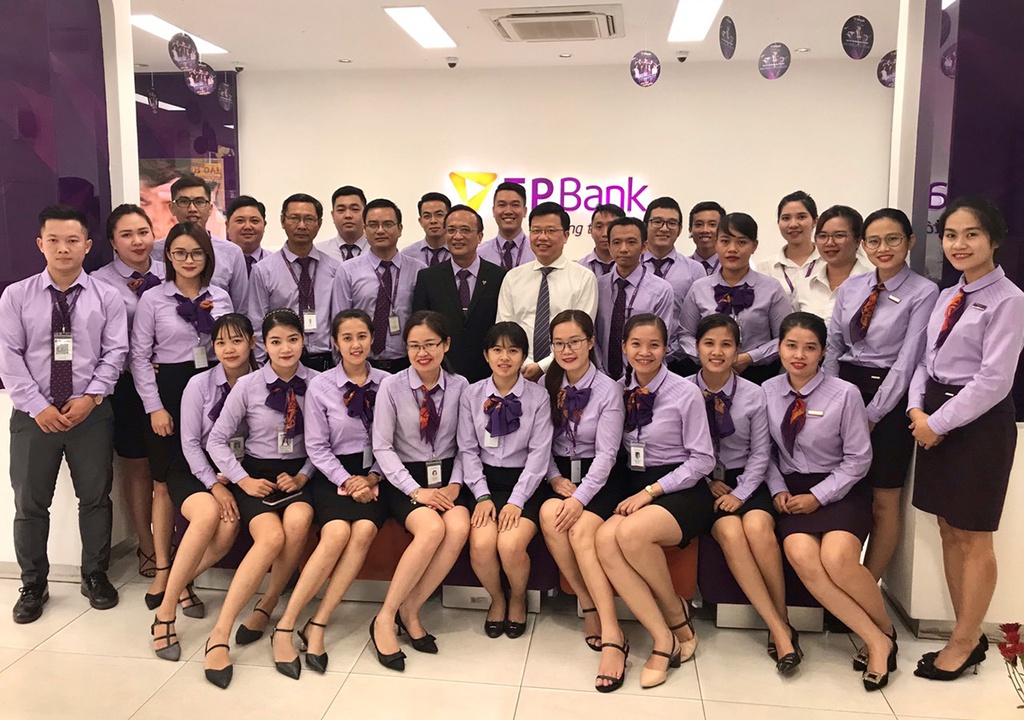 đồng phục ngân hàng tp bank
