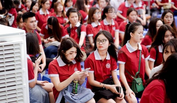 may đồng phục đại học