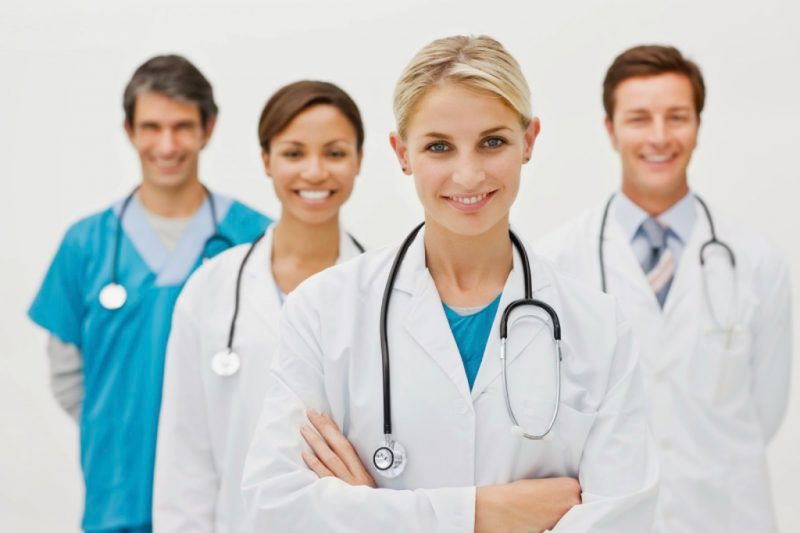 may đồng phục bác sĩ đúng chuẩn